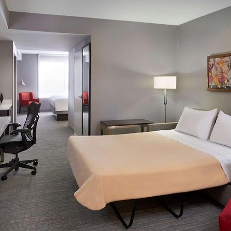Hilton Garden Inn Toronto Airport West/Mississauga Exterior photo