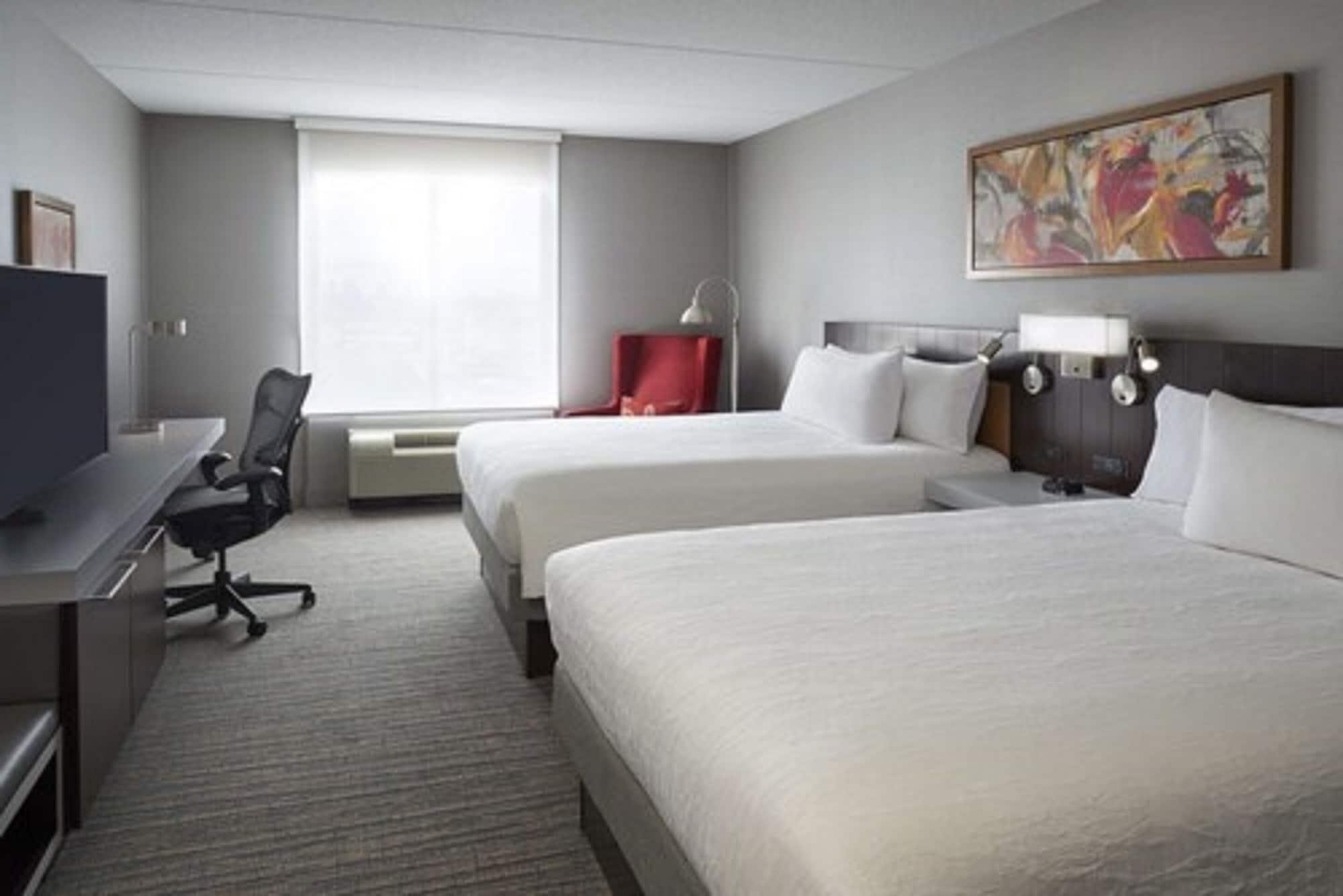 Hilton Garden Inn Toronto Airport West/Mississauga Exterior photo