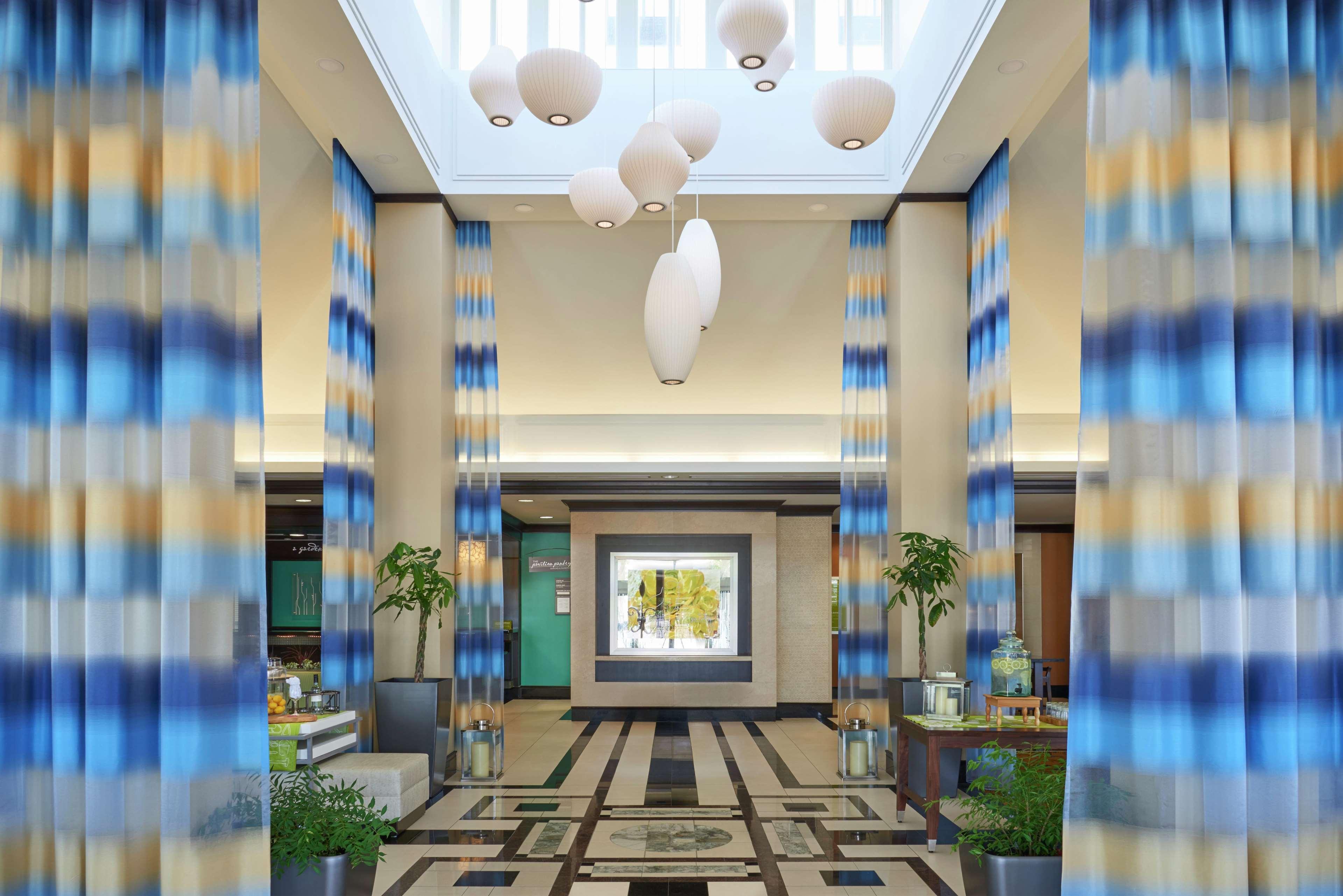 Hilton Garden Inn Toronto Airport West/Mississauga Exterior photo