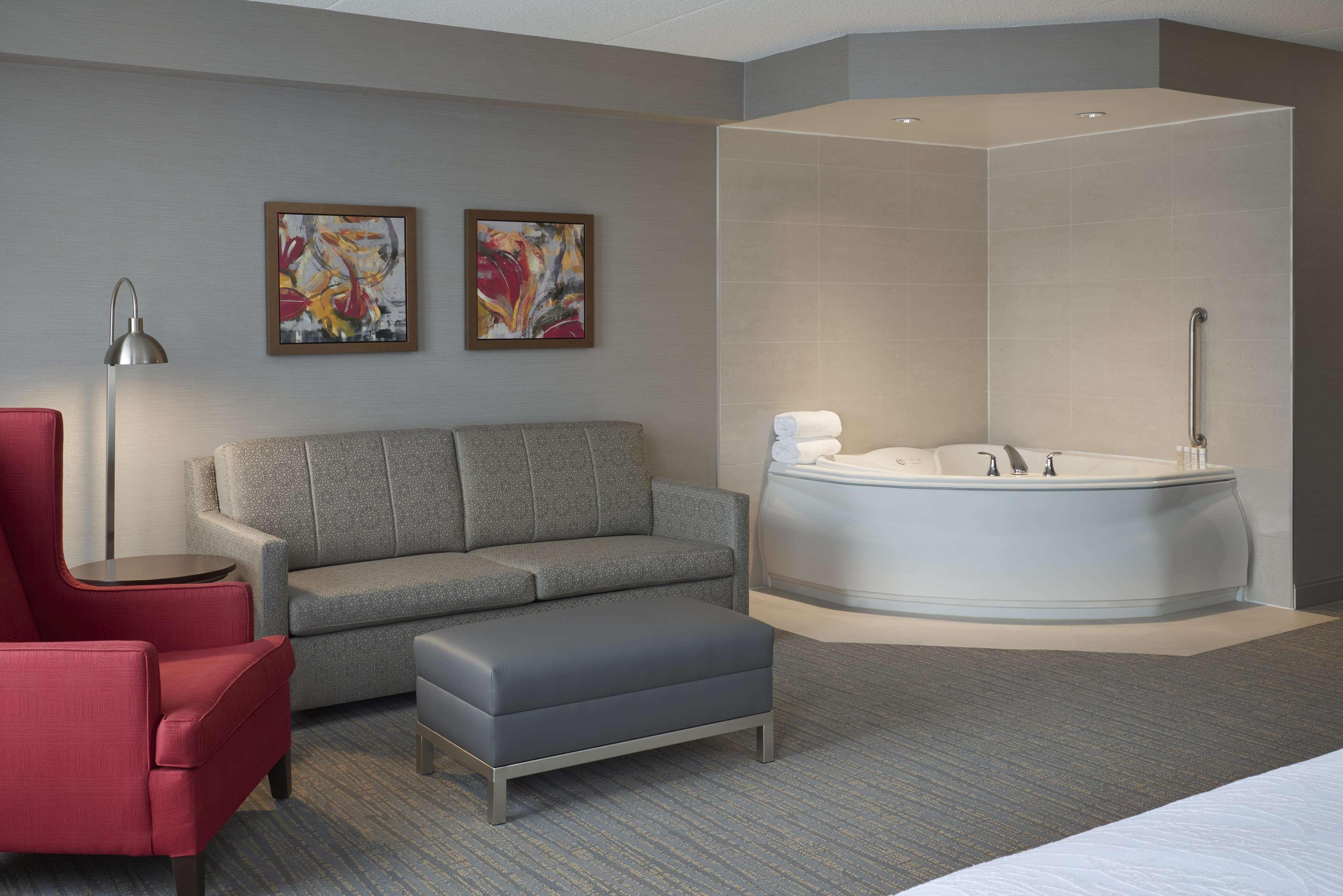 Hilton Garden Inn Toronto Airport West/Mississauga Exterior photo