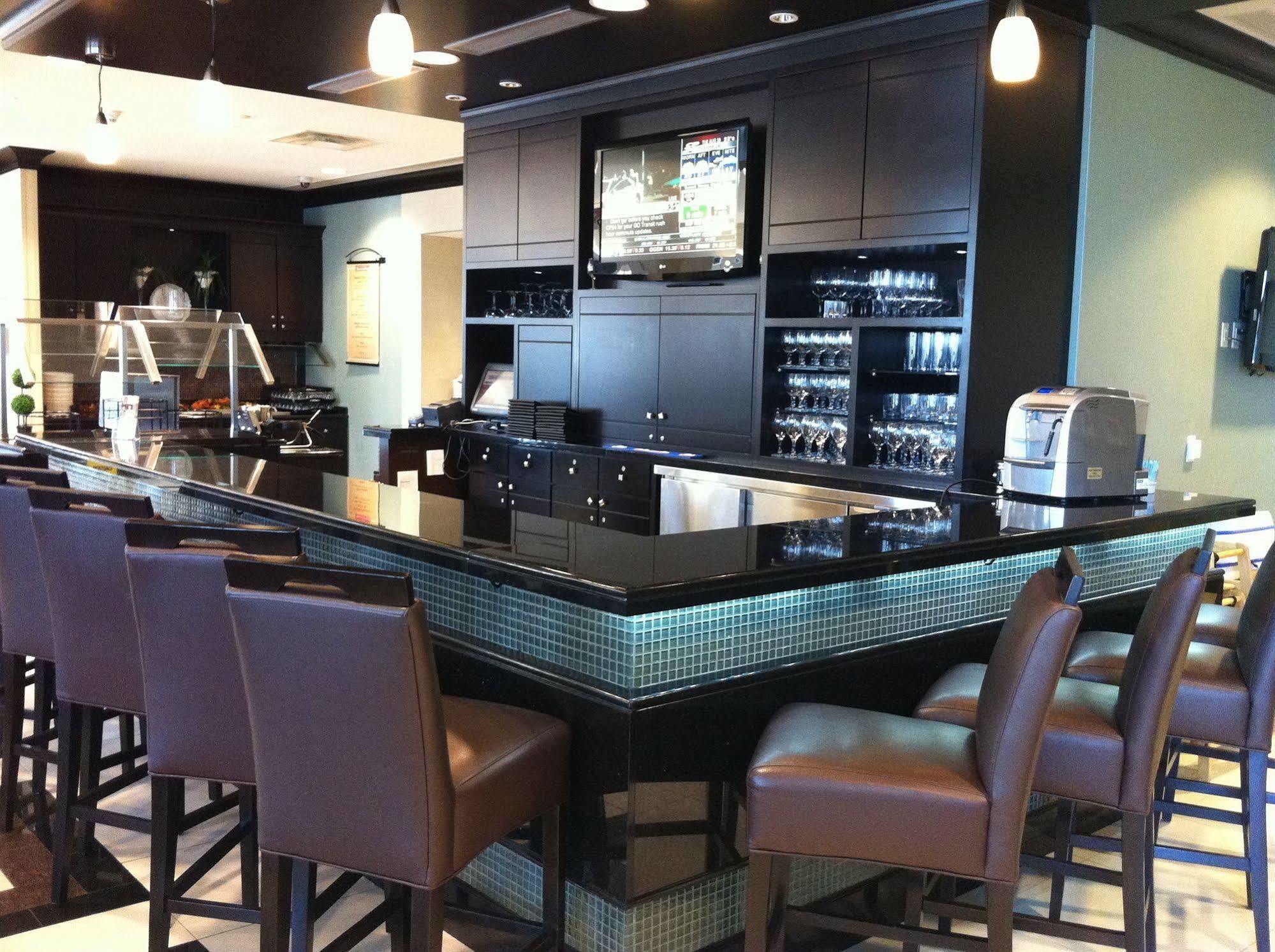 Hilton Garden Inn Toronto Airport West/Mississauga Exterior photo